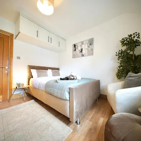 Cosy Home- Sleeps 5+city Centre+ Netflix+free Park