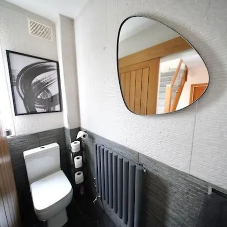 Cosy Home- Sleeps 5+city Centre+ Netflix+free Park *